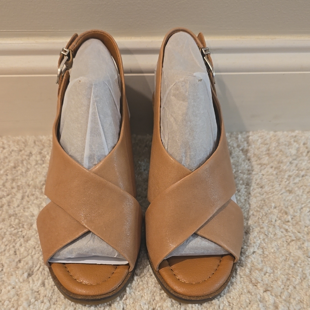 Lucky Brand Tan Women's Sandals